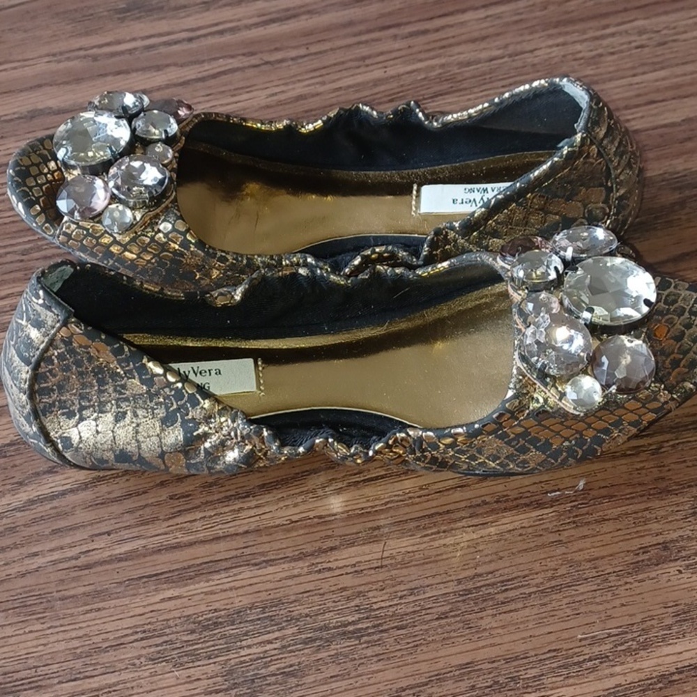 Simply Vera Wang Peep Toe Flats w/Embellishment - Gold/Black - 6